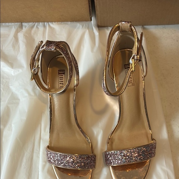 Elegant Pink and Gold Heels with Glittery Ankle Strap​ - Picture 6 of 10
